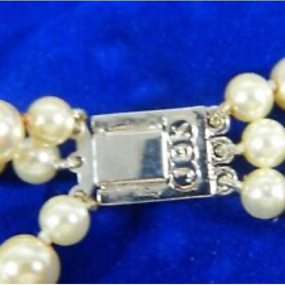 Jacqueline Kennedy Authentic Reproduction Pearls - Picture 4 of 8